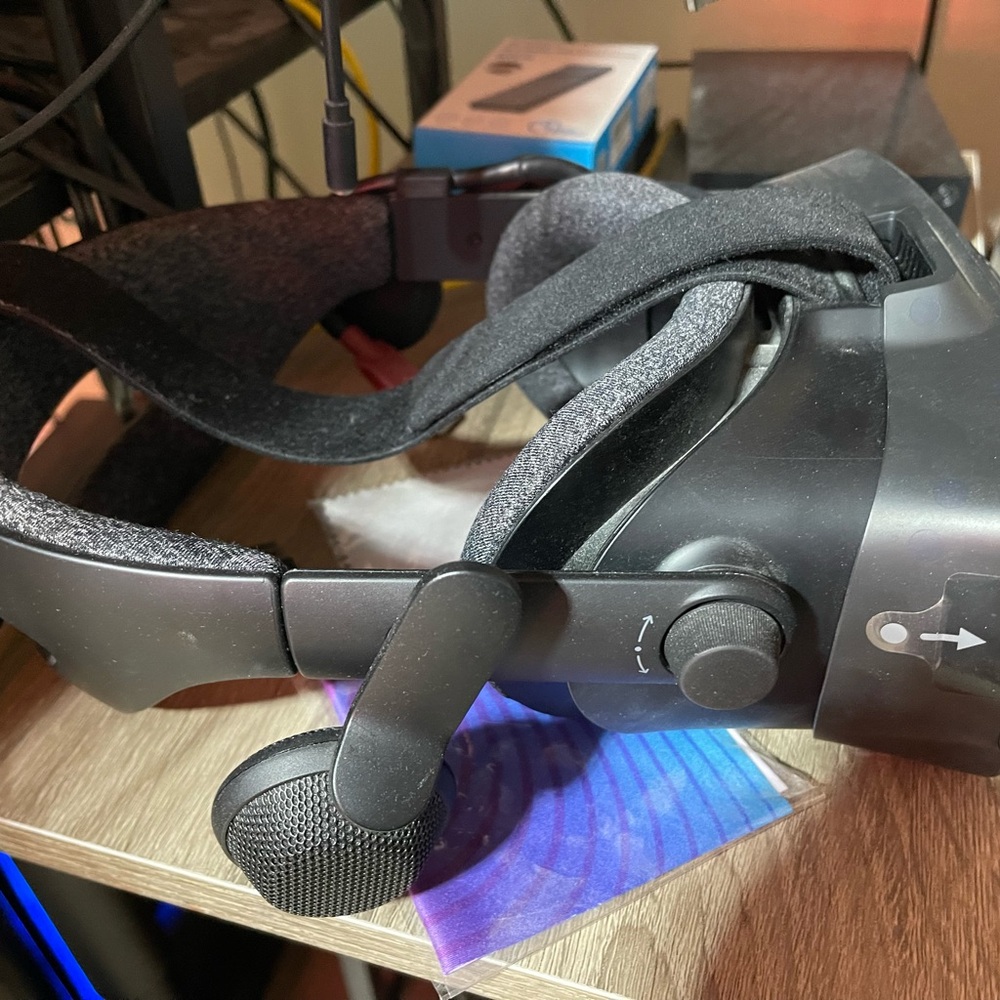 Valve Index VR Kit (Virtual Reality for PC) - Picture 4 of 6